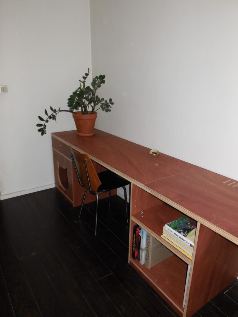 bureau linker zijde