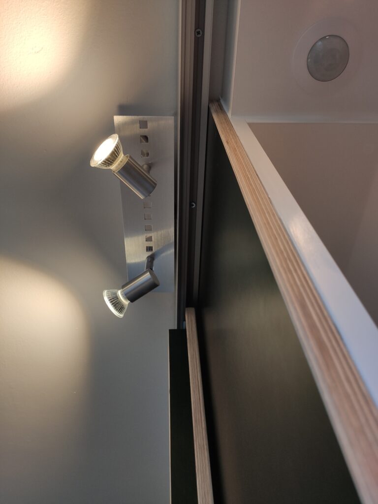 dressing detail schuifdeuren en verlichting