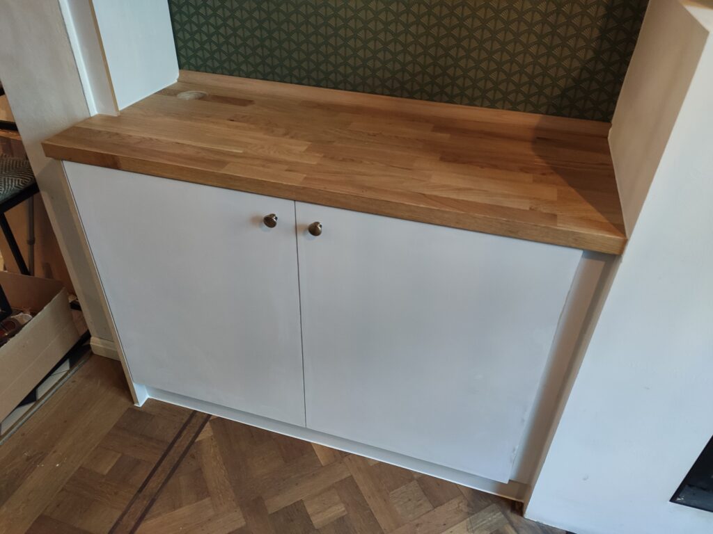 wandkast links onder