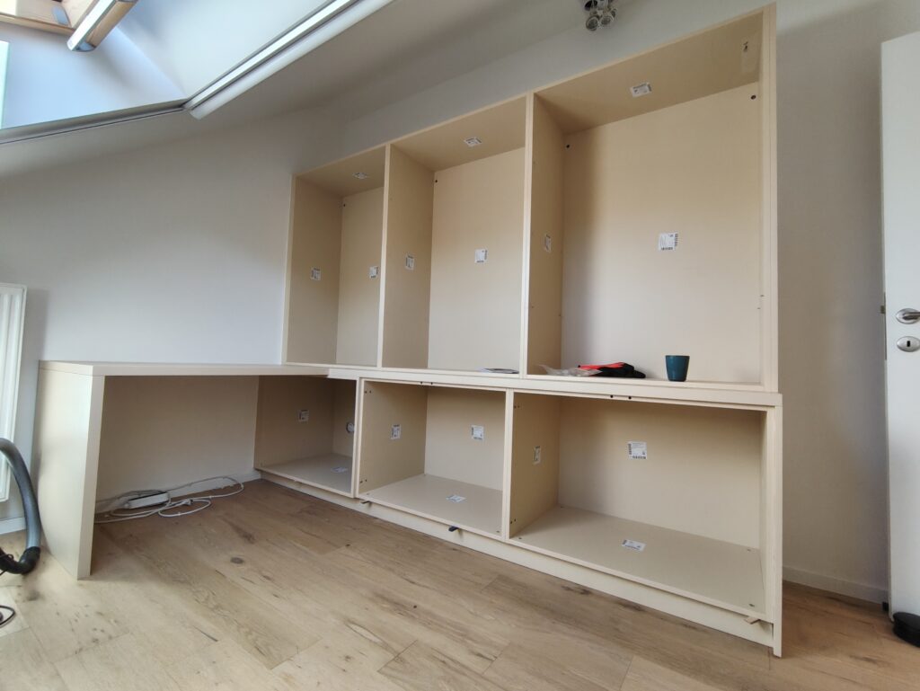 bureaukast in opbouw