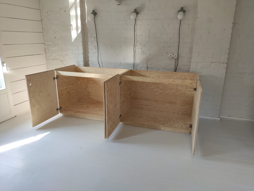 keukenmeubel met deuren open