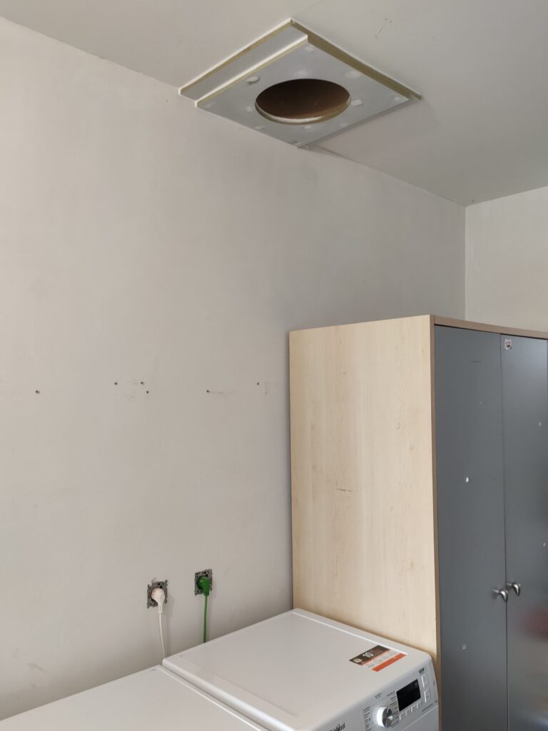 waskoker vanuit de wasruimte